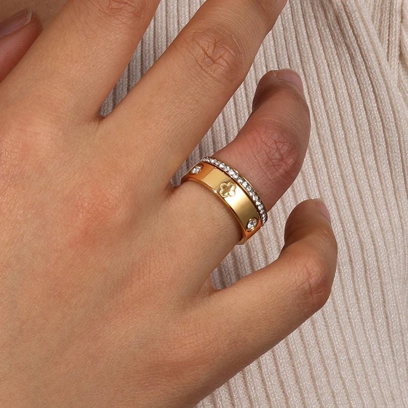 Shining Clover & Crystal Ring