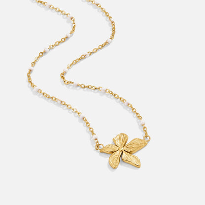 Elegant Gold Flower Necklace