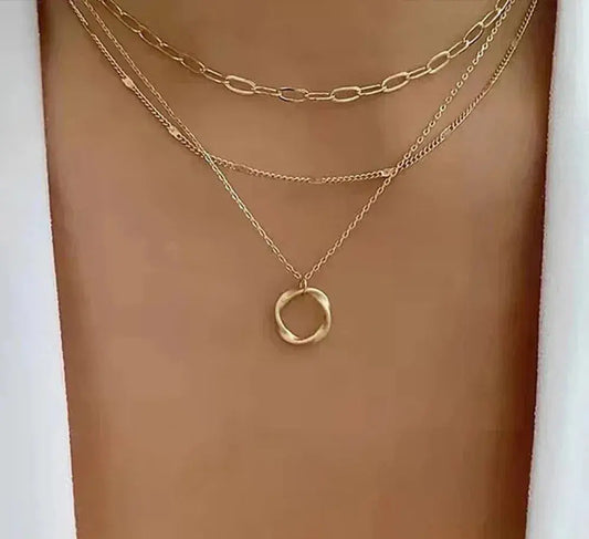 Classic Gold Layered Necklace with Pendant Design